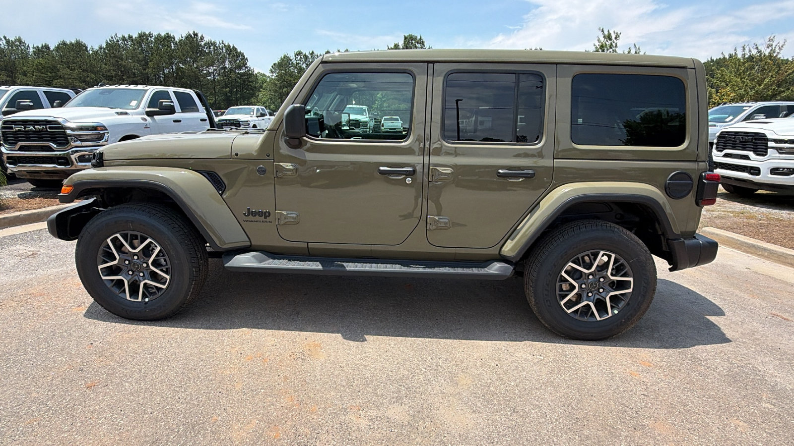 New 2026 Jeep Wrangler Unlimited Sahara AWD/4WD image 11