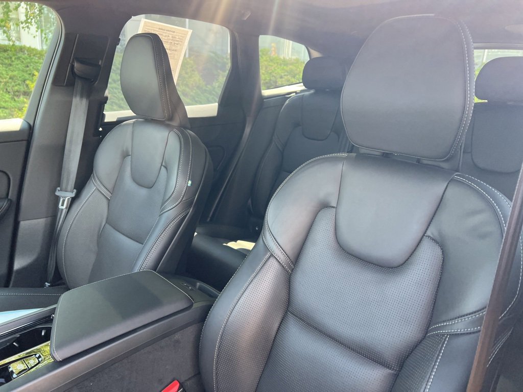 Certified 2024 Volvo XC60 T8 Ultimate w/ Climate Package image 15