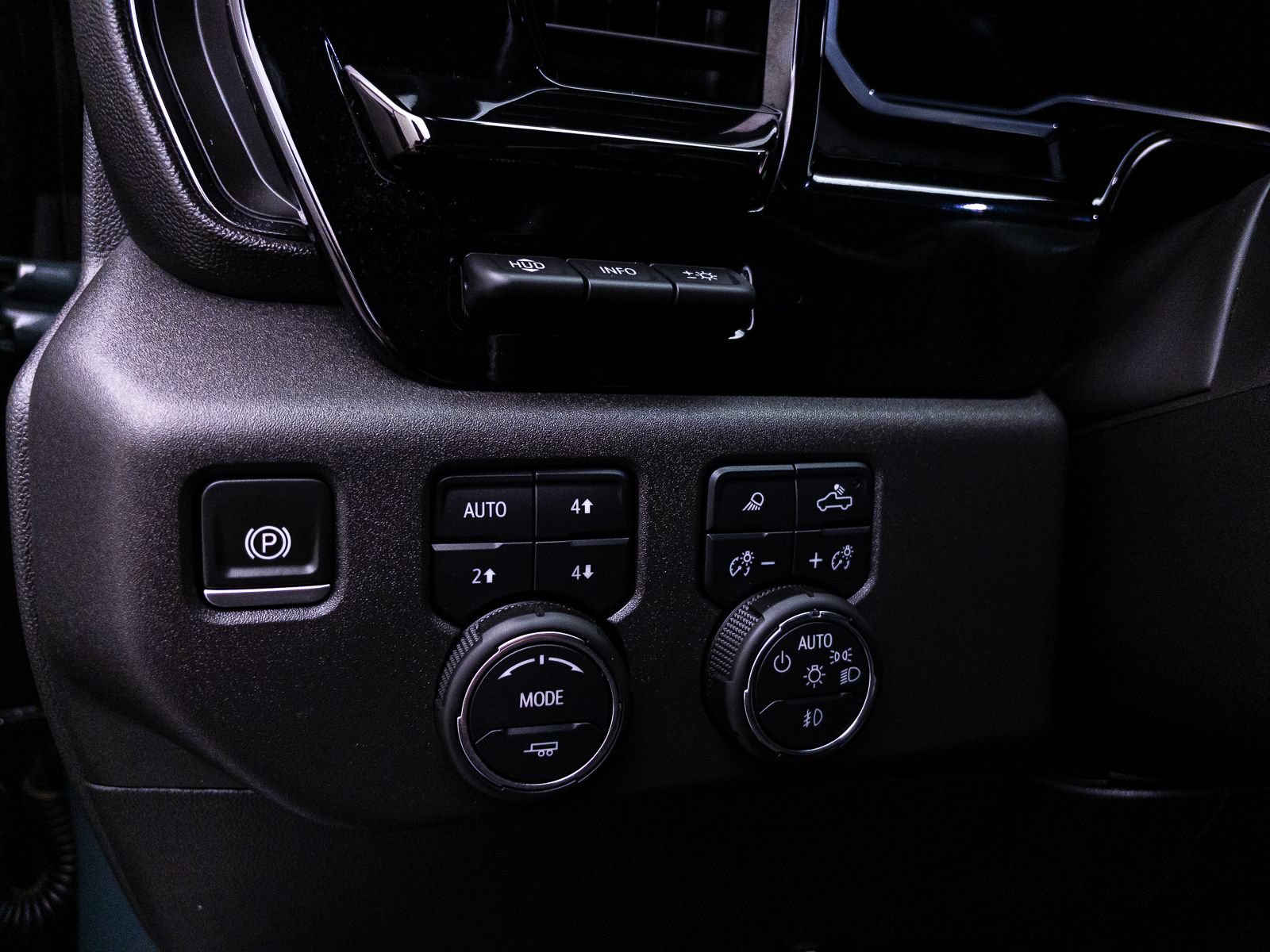 Used 2025 Chevrolet Silverado 1500 ZR2 w/ Technology Package AWD/4WD image 8