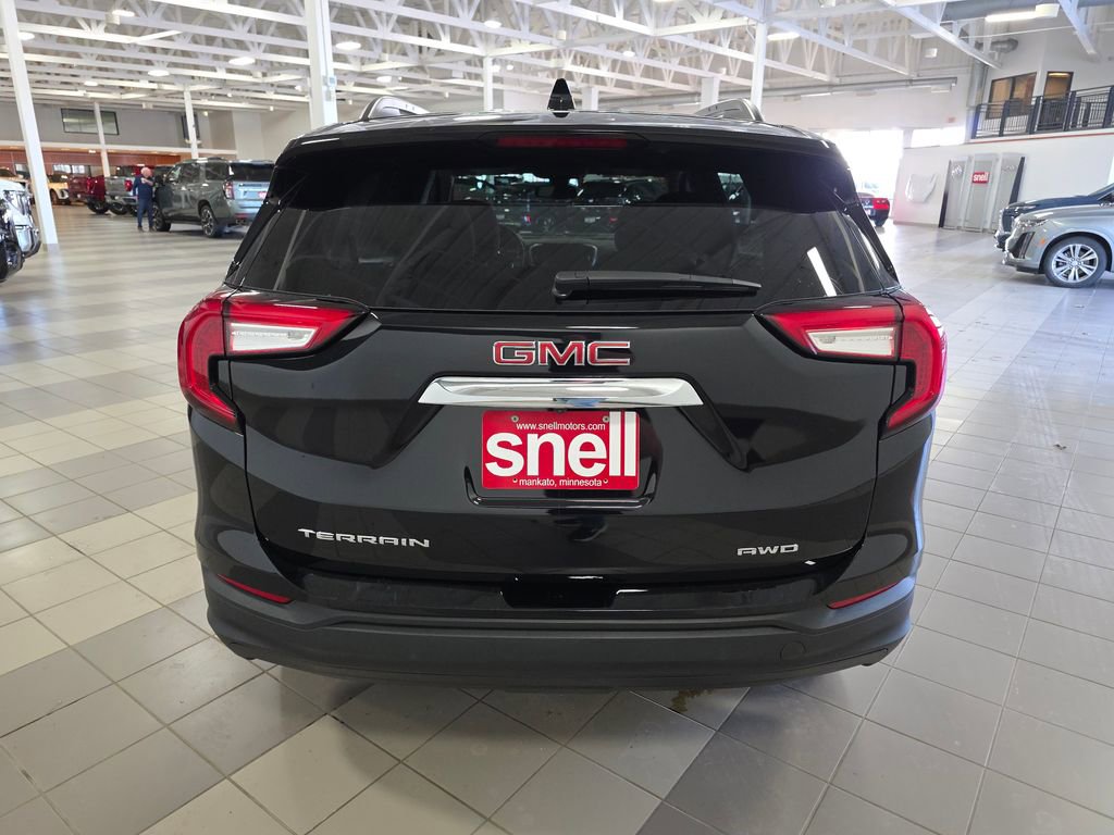 Used 2023 GMC Terrain SLE w/ Driver Convenience Package image 4