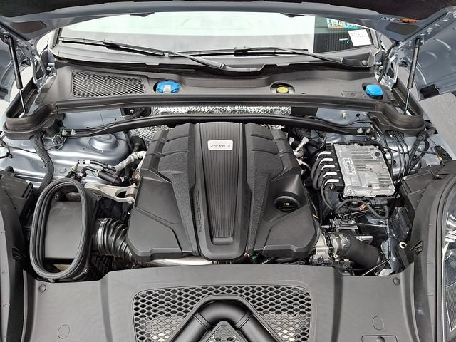 Certified 2026 Porsche Macan S AWD/4WD image 30