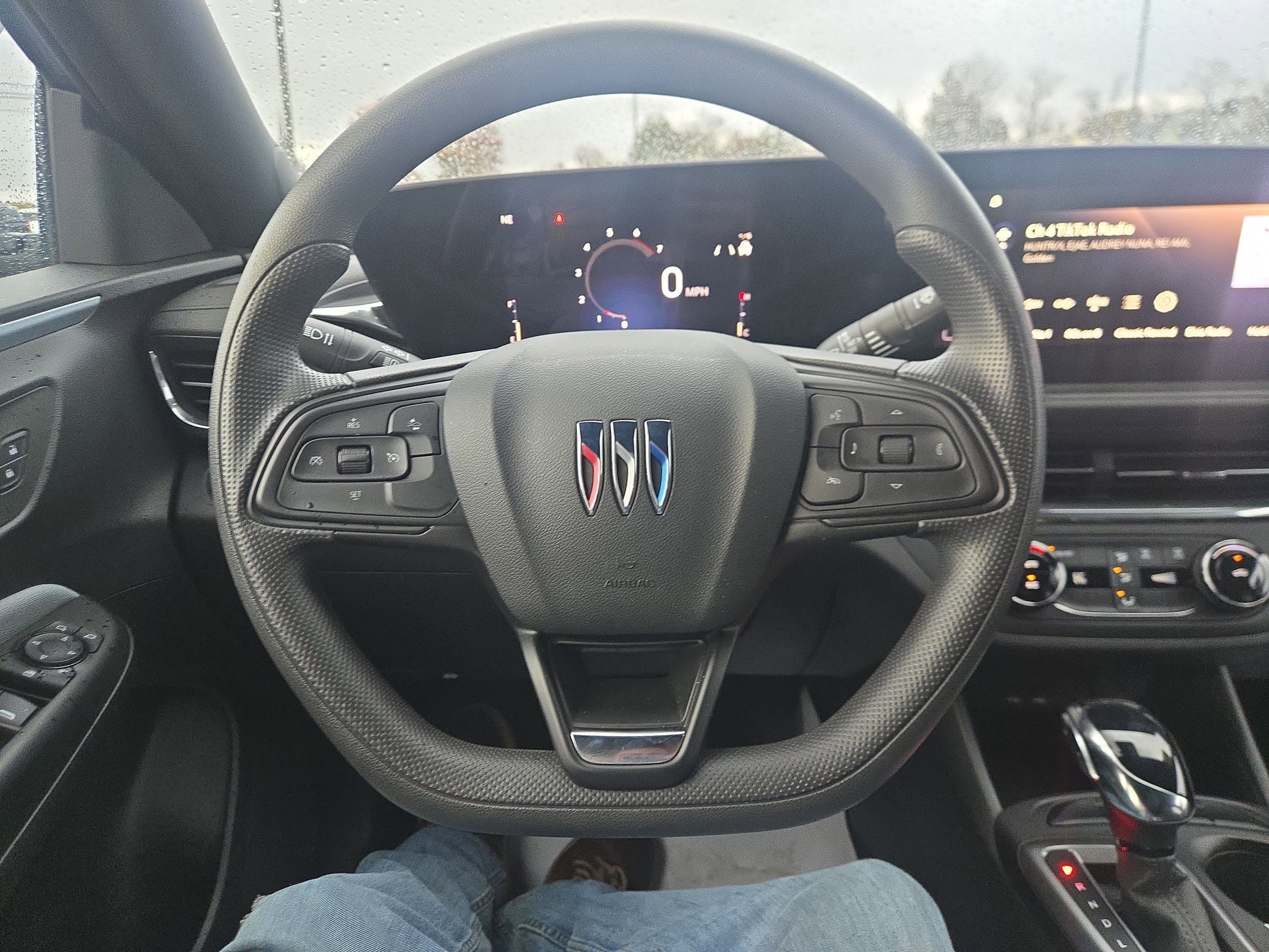 Used 2024 Buick Envista Preferred w/ Advanced Safety Package image 17