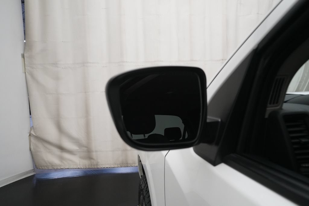 Used 2024 Nissan Frontier S w/ Technology Package AWD/4WD image 24