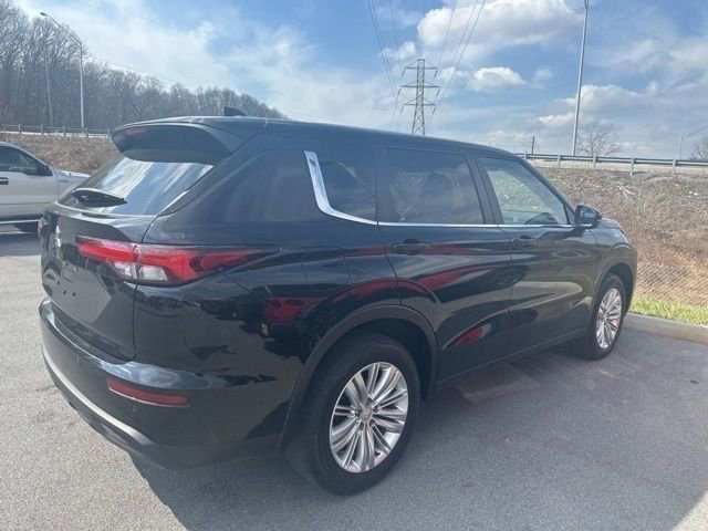 Used 2024 Mitsubishi Outlander ES image 14