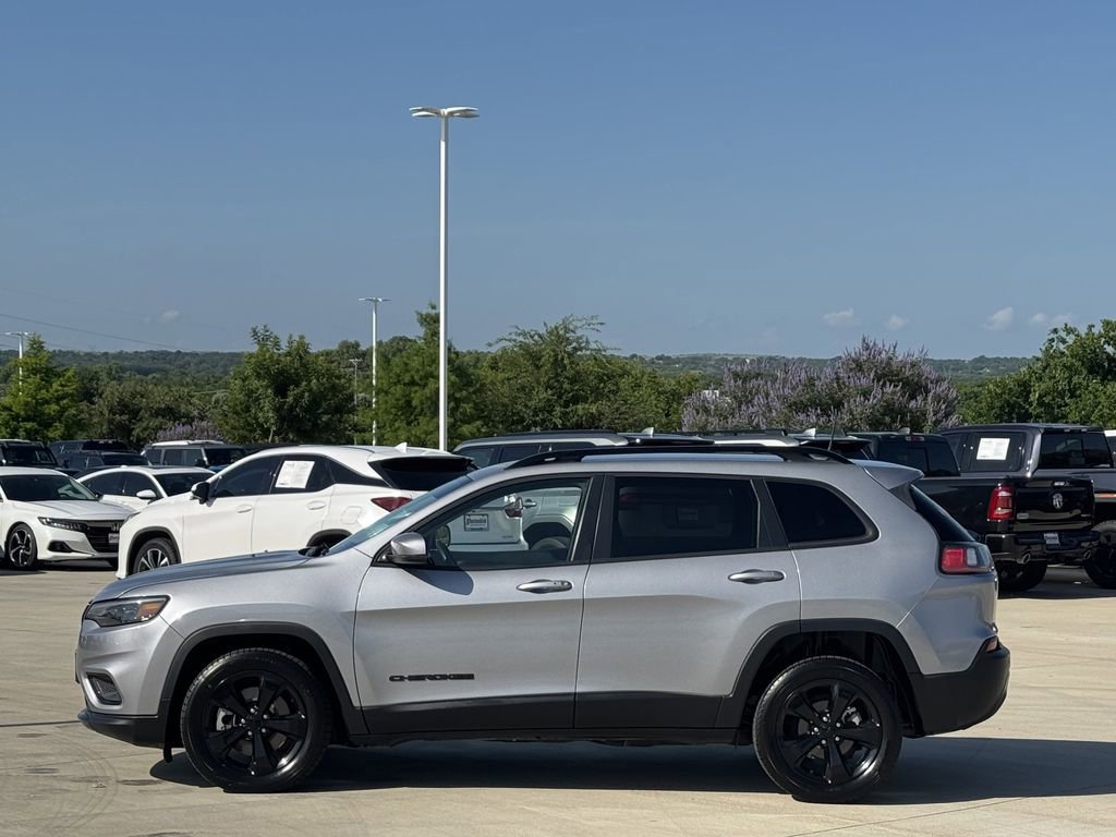 Used 2021 Jeep Cherokee Latitude Plus FWD image 3