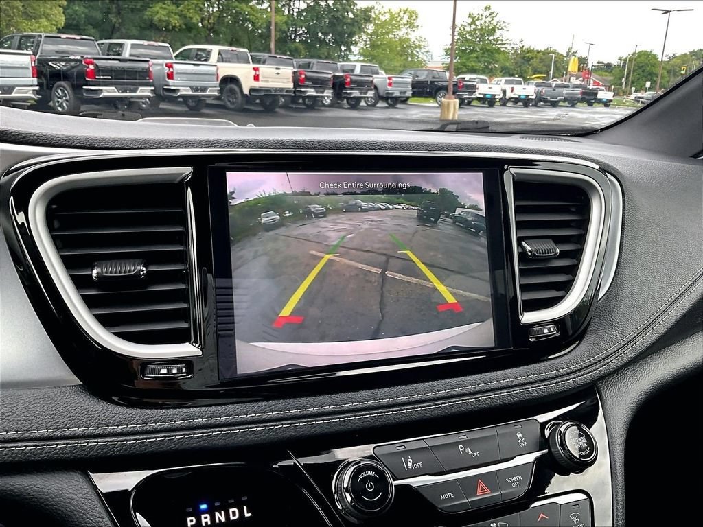 Used 2021 Chrysler Pacifica Touring w/ S Appearance Package FWD image 19