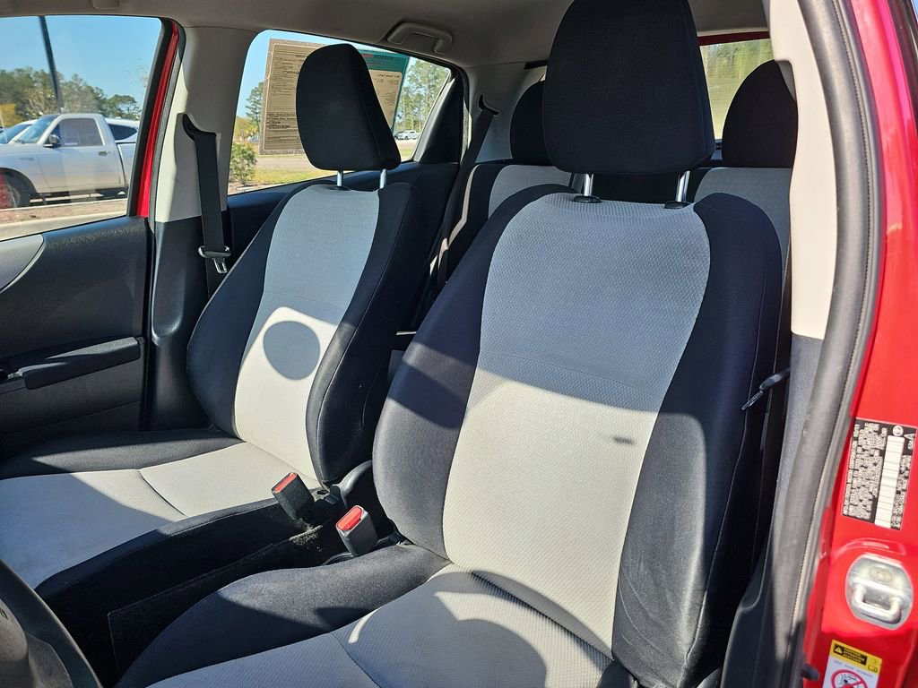 Used 2012 Toyota Yaris L image 18