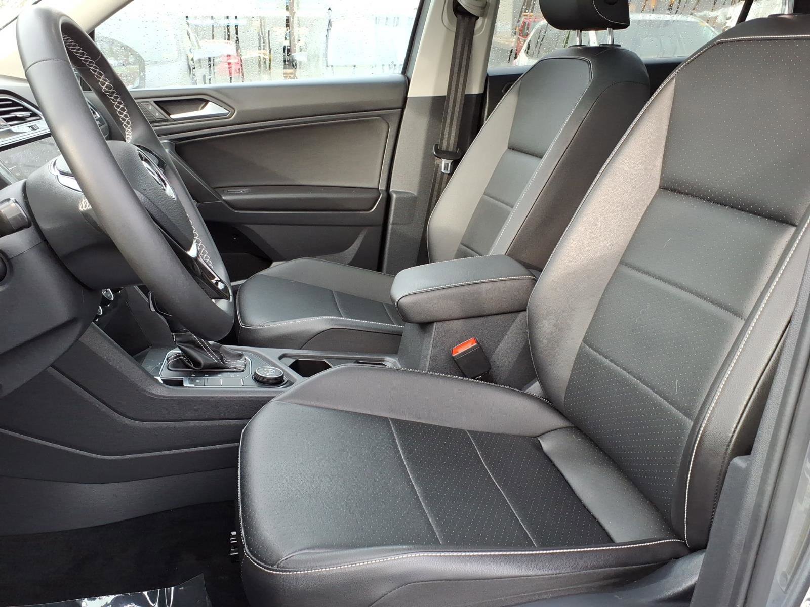 Used 2021 Volkswagen Tiguan SE w/ Panoramic Sunroof Package AWD/4WD image 9