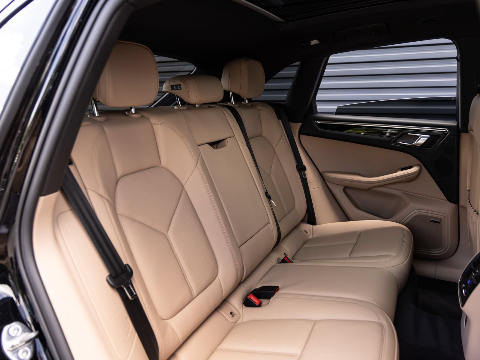 Certified 2026 Porsche Macan AWD/4WD image 30