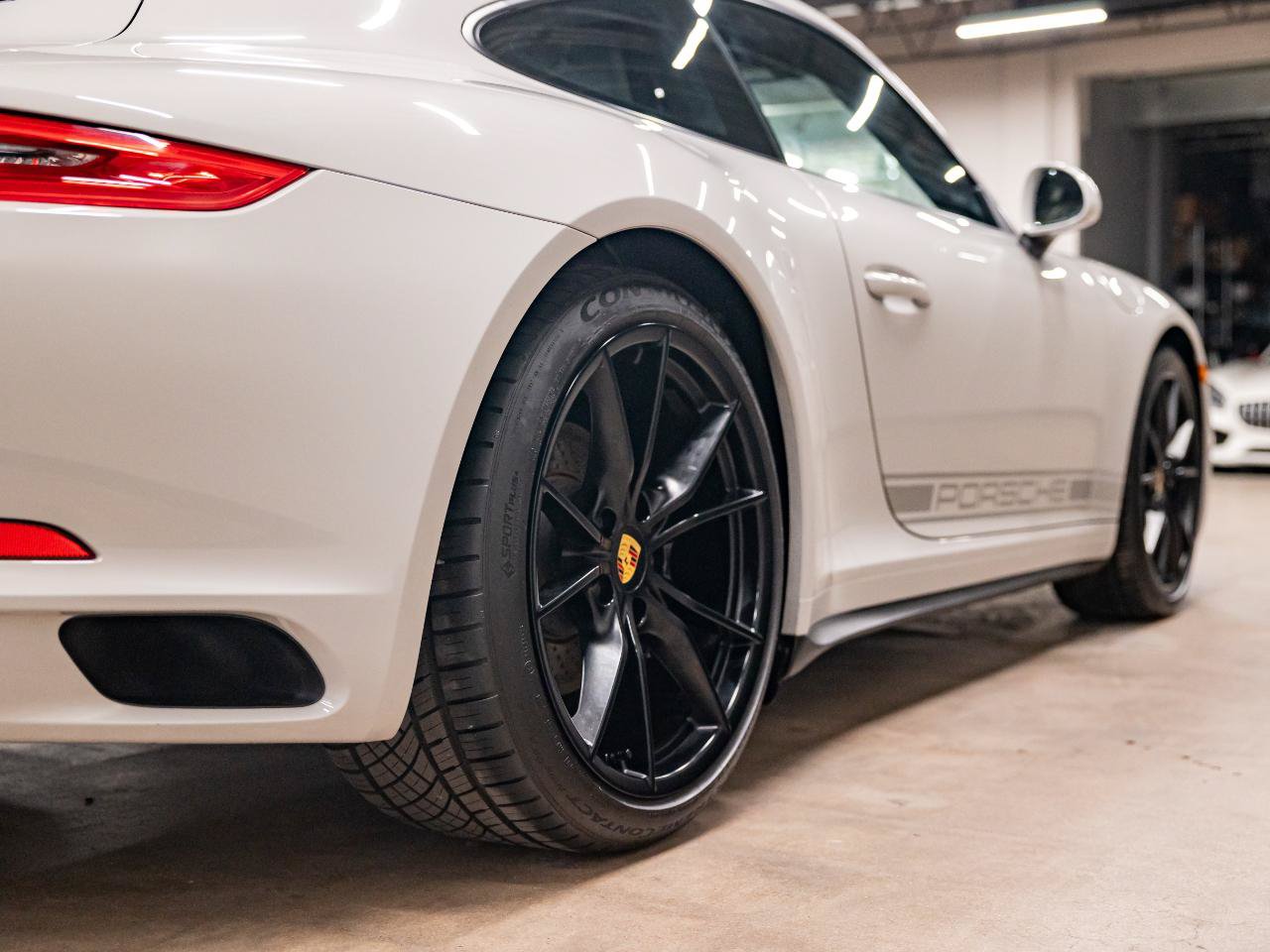 Used 2019 Porsche 911 Carrera 4 AWD/4WD image 37