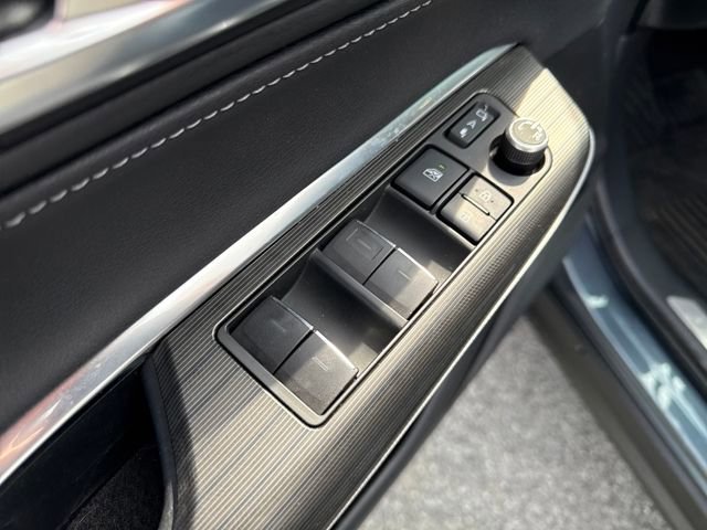 Used 2022 Toyota Venza XLE image 21