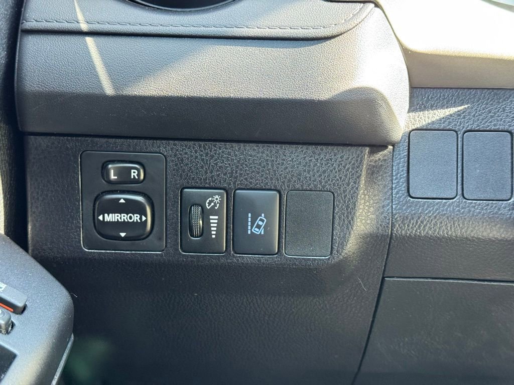 Used 2017 Toyota RAV4 LE image 27