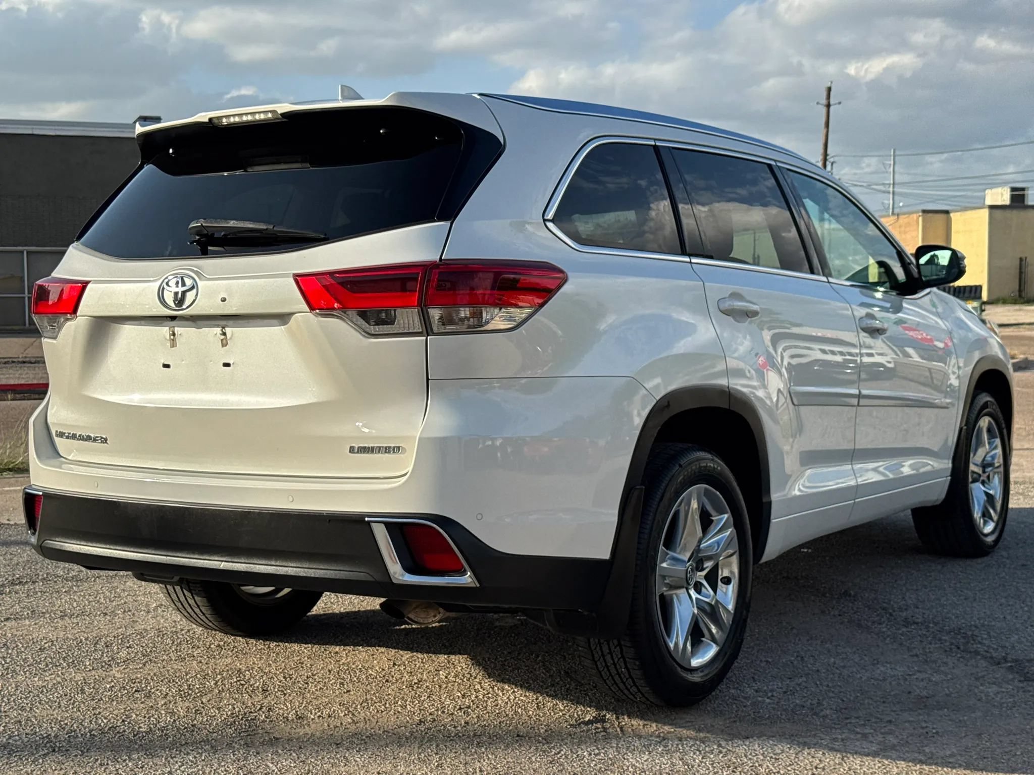 Used 2019 Toyota Highlander Limited FWD image 7