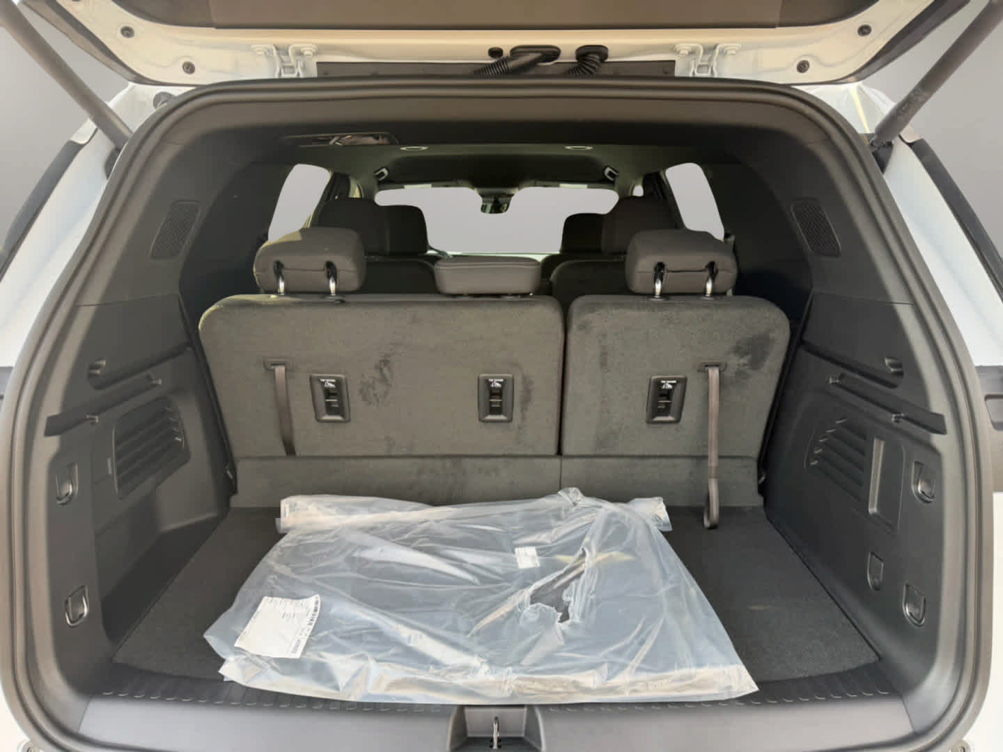 New 2027 Chevrolet Traverse LT w/ Midnight/Sport Edition FWD image 20