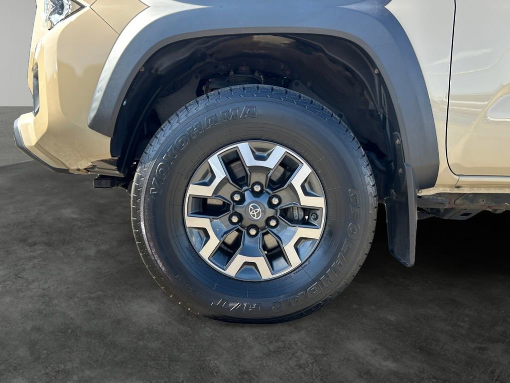 Used 2016 Toyota Tacoma TRD Off-Road AWD/4WD image 4