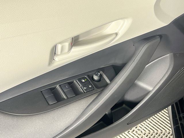 Used 2025 Toyota Corolla LE FWD image 12