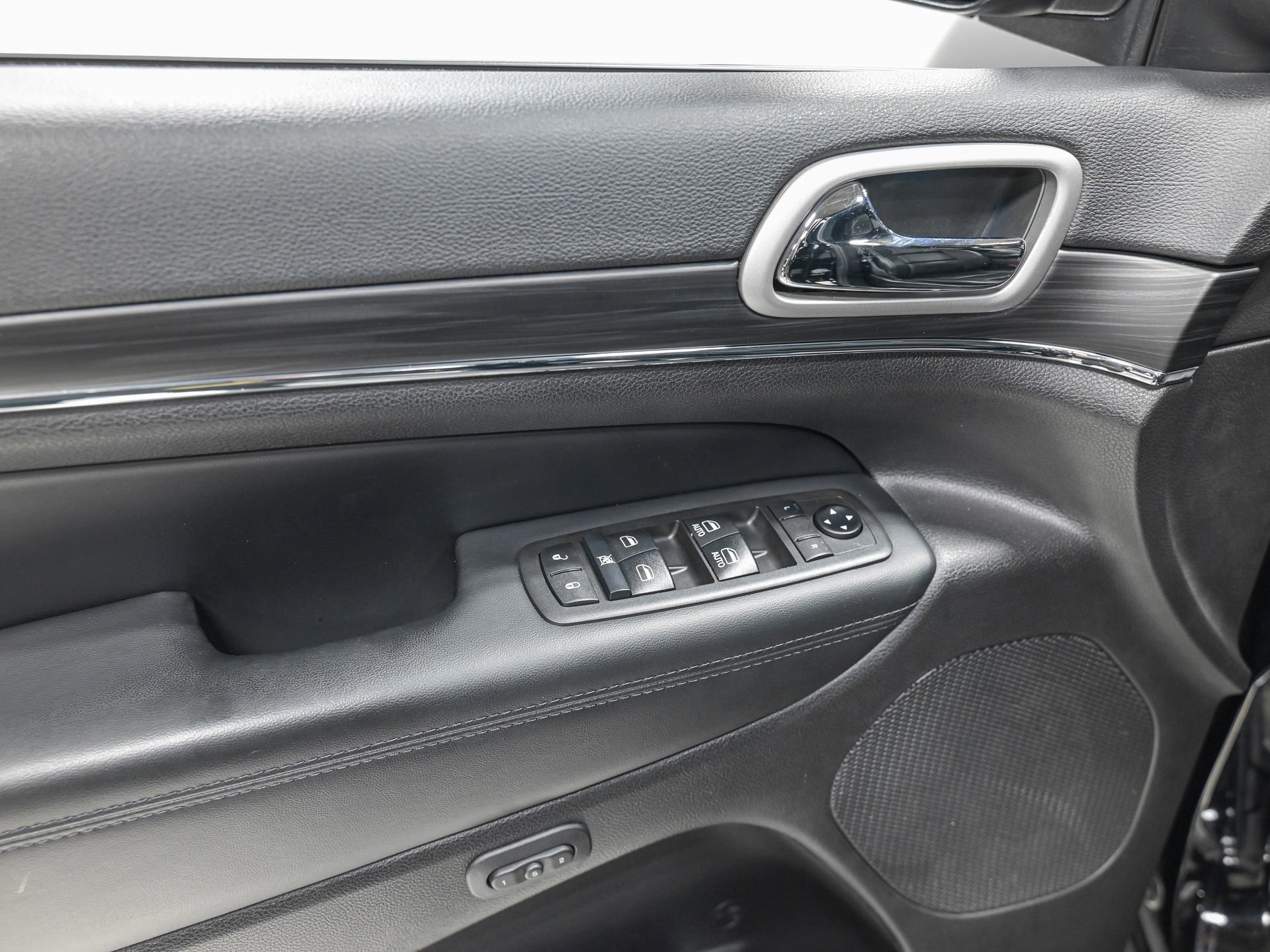 Used 2021 Jeep Grand Cherokee Limited image 13