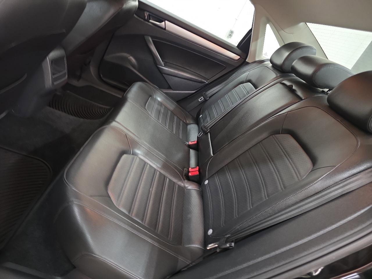 Used 2012 Volkswagen Passat 3.6 SE image 30