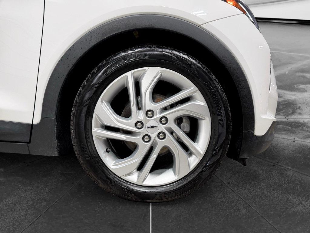 Used 2022 Chevrolet Bolt LT FWD image 32