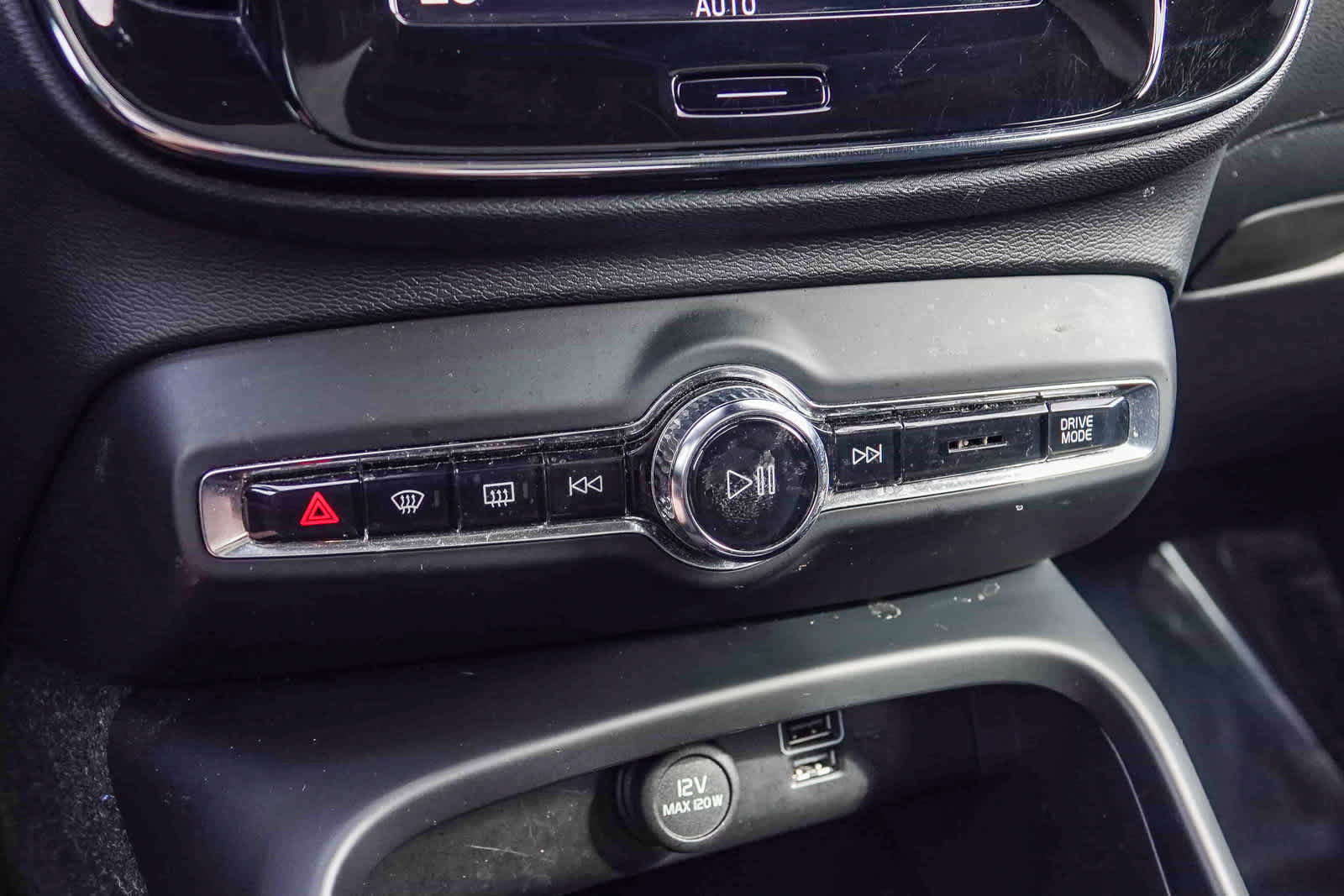 Used 2021 Volvo XC40 T4 Inscription image 41