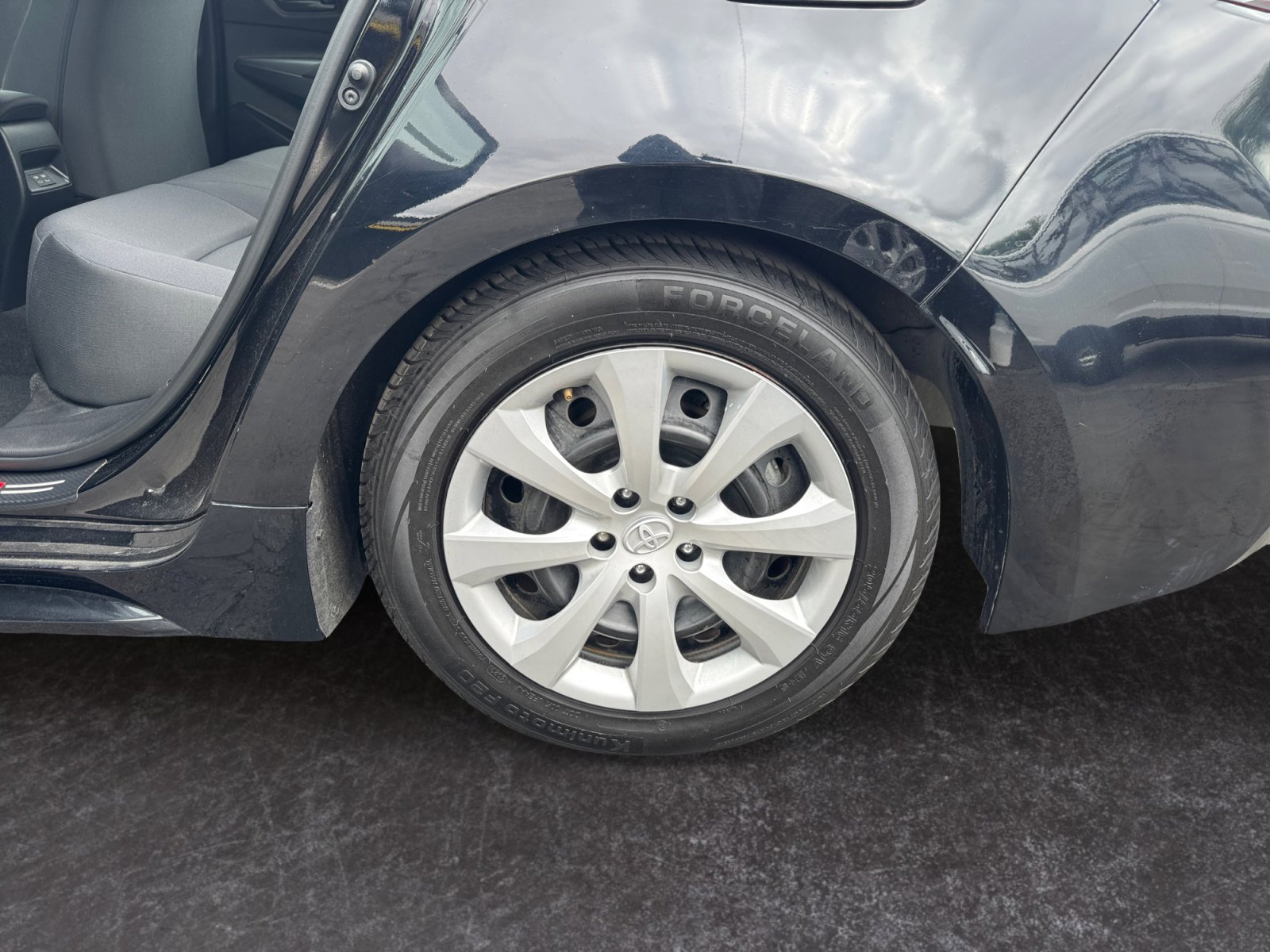 Used 2024 Toyota Corolla LE FWD image 14