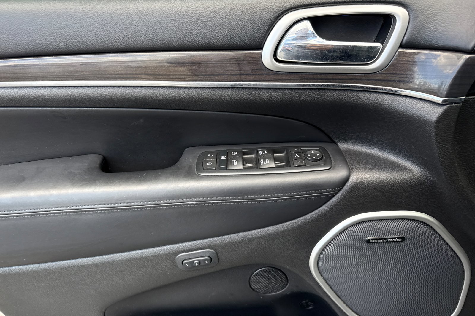 Used 2016 Jeep Grand Cherokee High Altitude RWD image 12