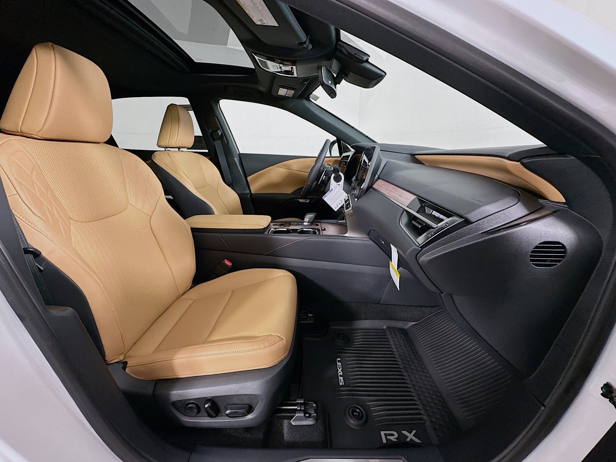 New 2026 Lexus RX 450h AWD image 32