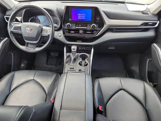 Used 2023 Toyota Highlander XLE AWD/4WD image 16