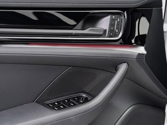 Certified 2025 Porsche Panamera 4 image 8