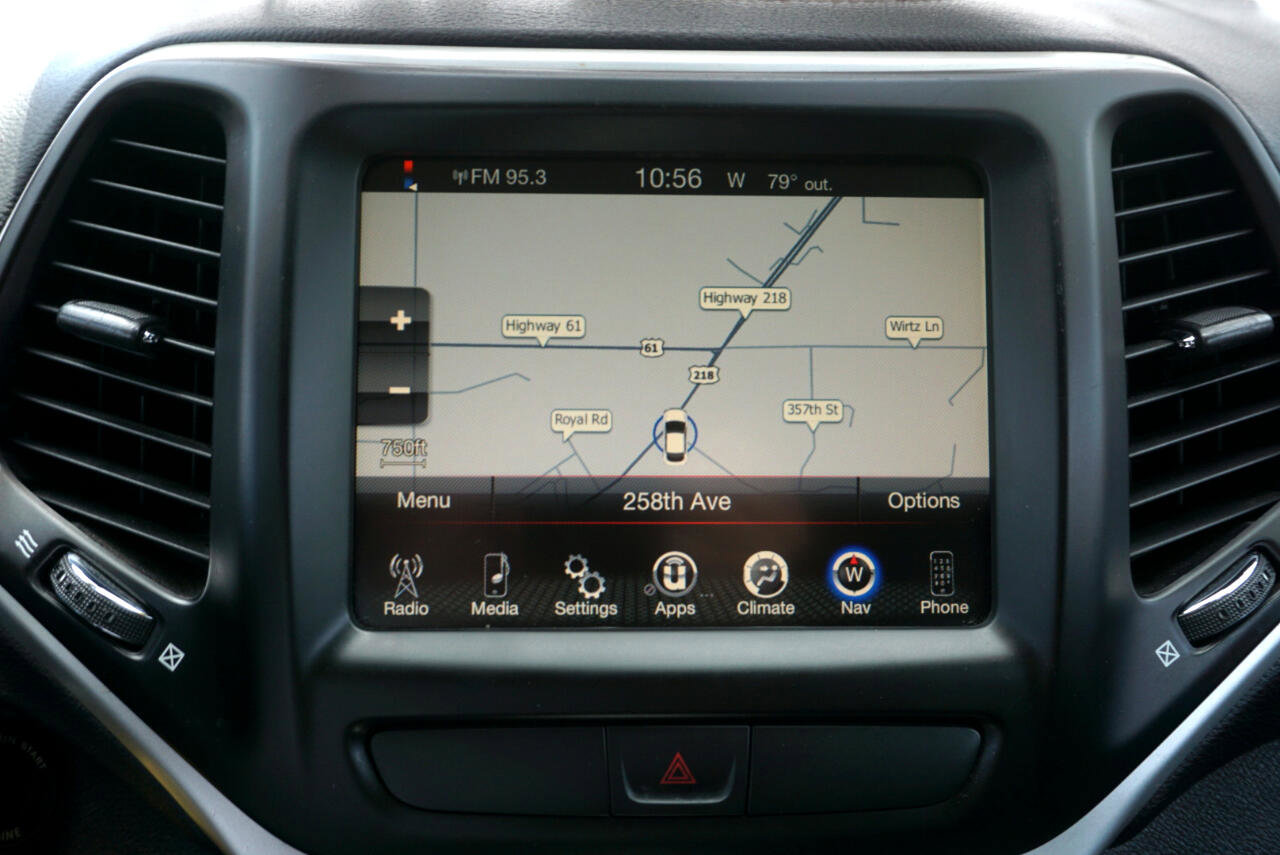 Used 2016 Jeep Cherokee Trailhawk image 14