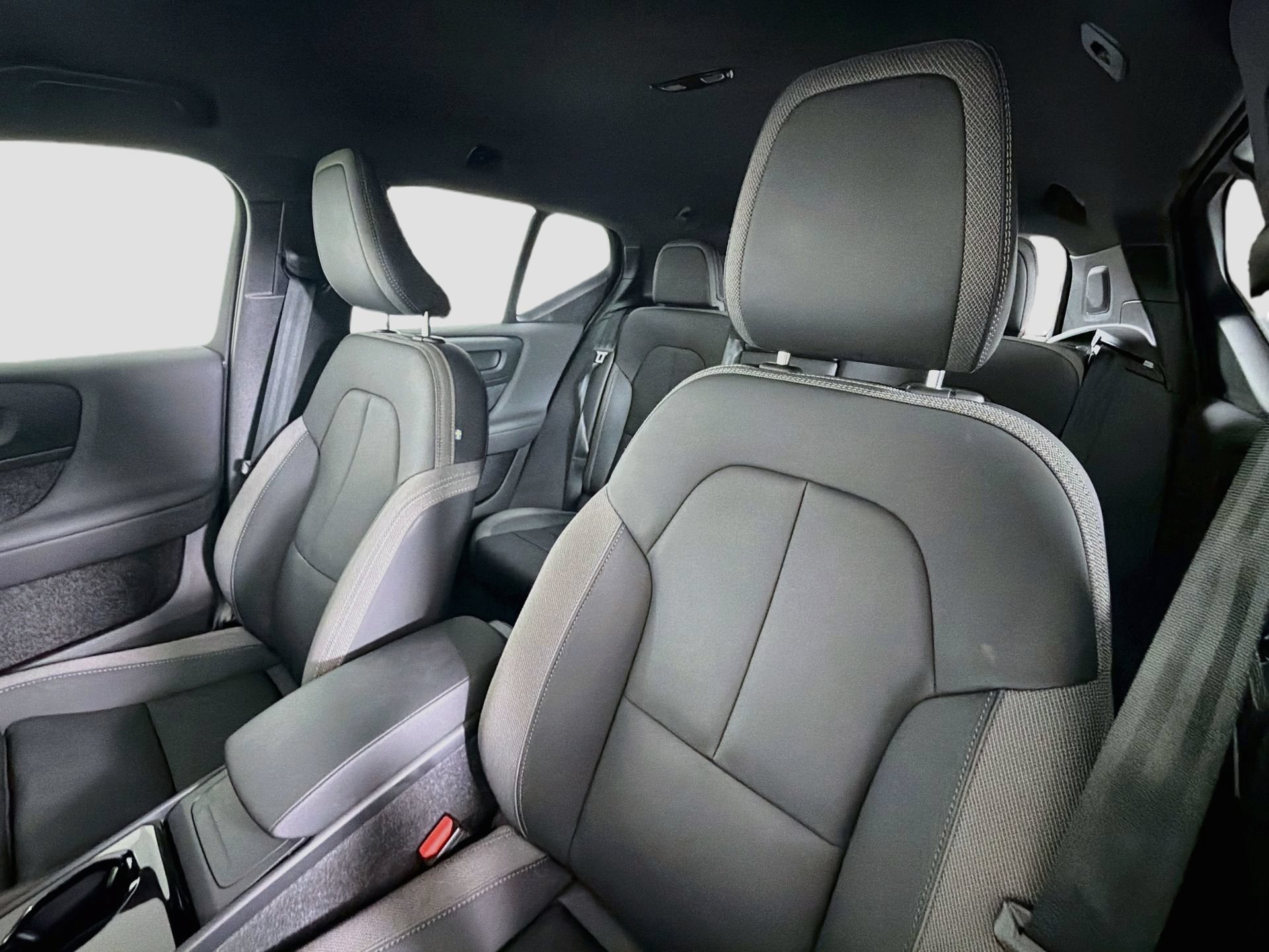 Certified 2023 Volvo XC40 Recharge Core w/ Protection Package Premier AWD/4WD image 21