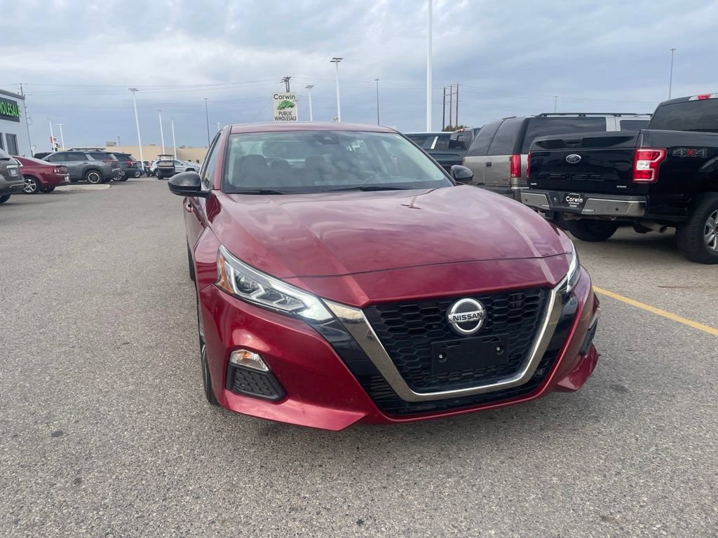 Used 2020 Nissan Altima 2.0 SR FWD image 2