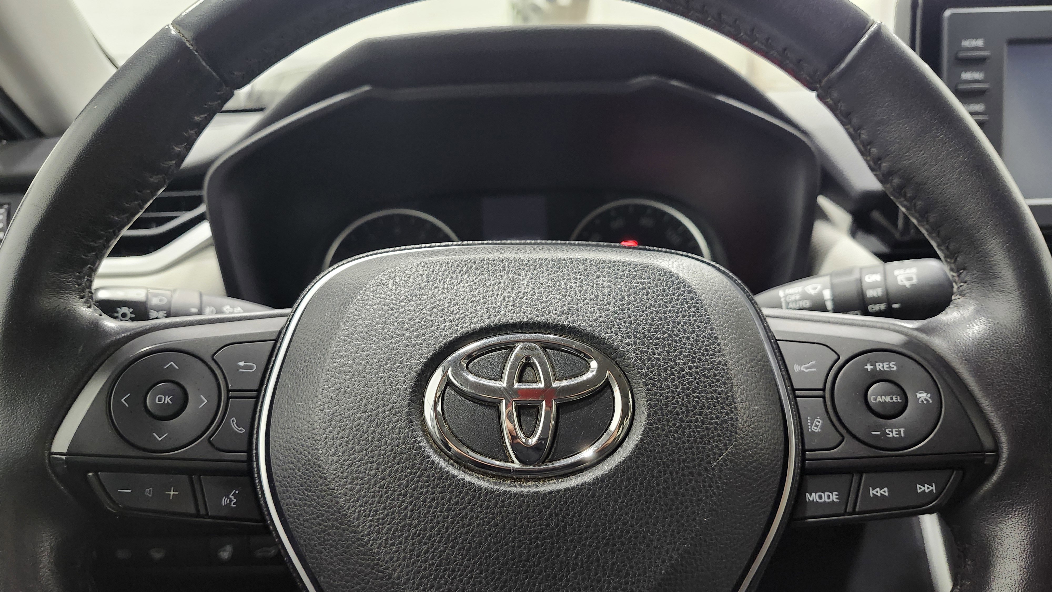 Used 2020 Toyota RAV4 XLE Premium image 24