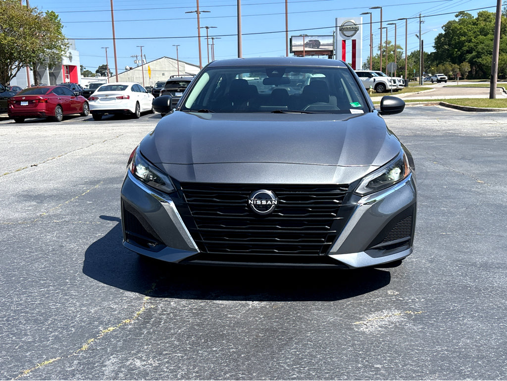 Used 2024 Nissan Altima 2.5 SV FWD image 2