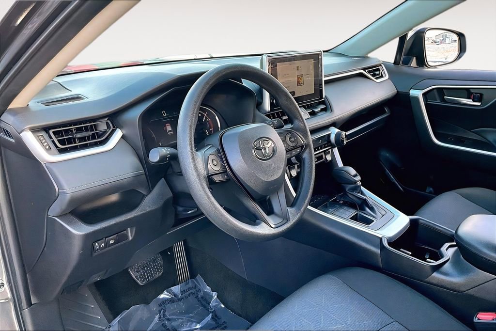 Used 2025 Toyota RAV4 XLE AWD/4WD image 13