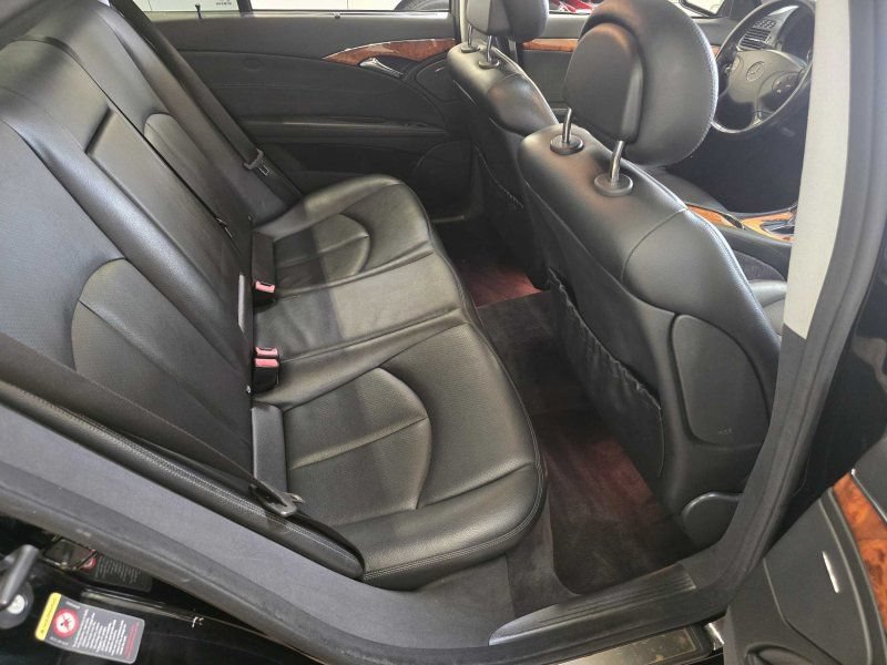 Used 2006 Mercedes-Benz E 350 4MATIC Sedan image 7