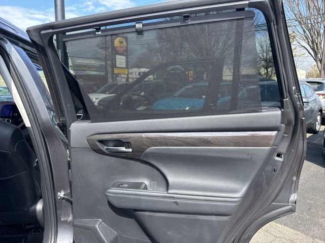 Used 2023 Toyota Highlander Platinum image 33