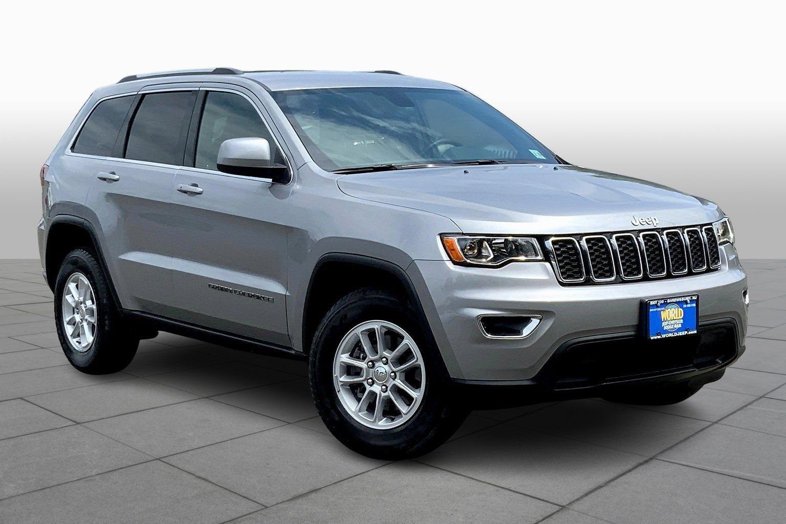 Used 2020 Jeep Grand Cherokee Laredo AWD/4WD image 2