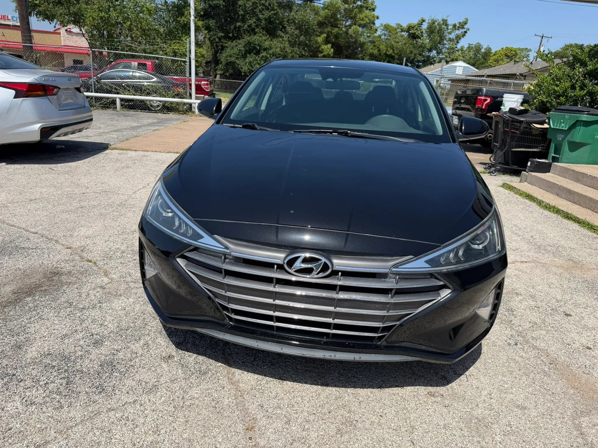 Used 2020 Hyundai Elantra SE w/ Cargo Package (C1) FWD image 2