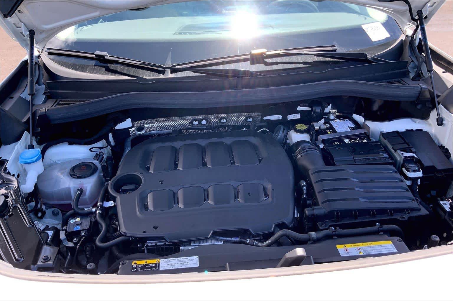 Certified 2025 Volkswagen Tiguan SE AWD/4WD image 9