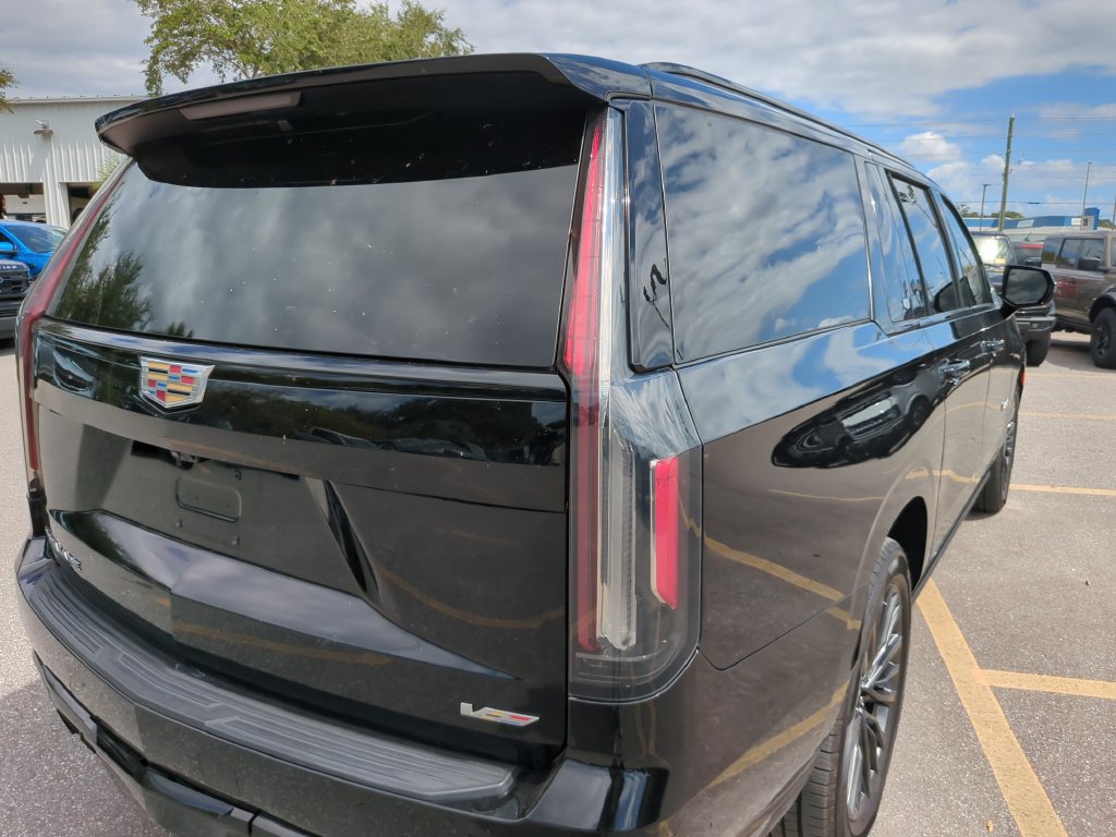 Used 2024 Cadillac Escalade ESV V AWD/4WD image 12