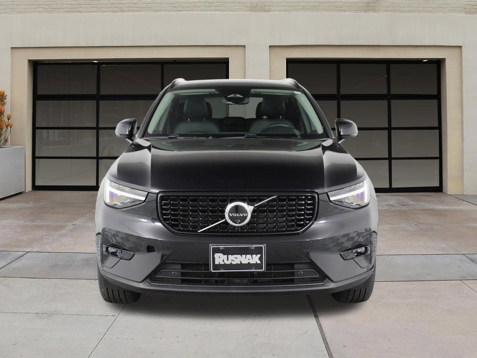Certified 2025 Volvo XC40 B5 Plus AWD/4WD image 6