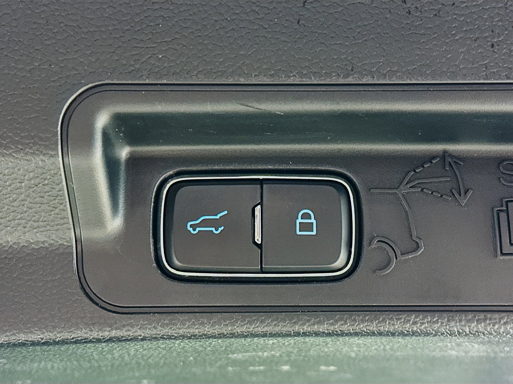 Used 2024 Ford Explorer XLT w/ Equipment Group 202A image 29