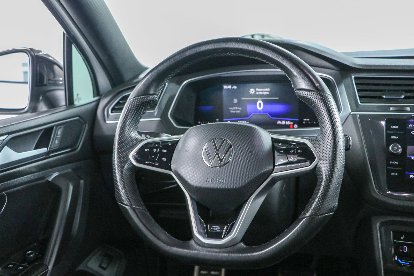 Used 2022 Volkswagen Tiguan SE R-Line AWD/4WD image 12