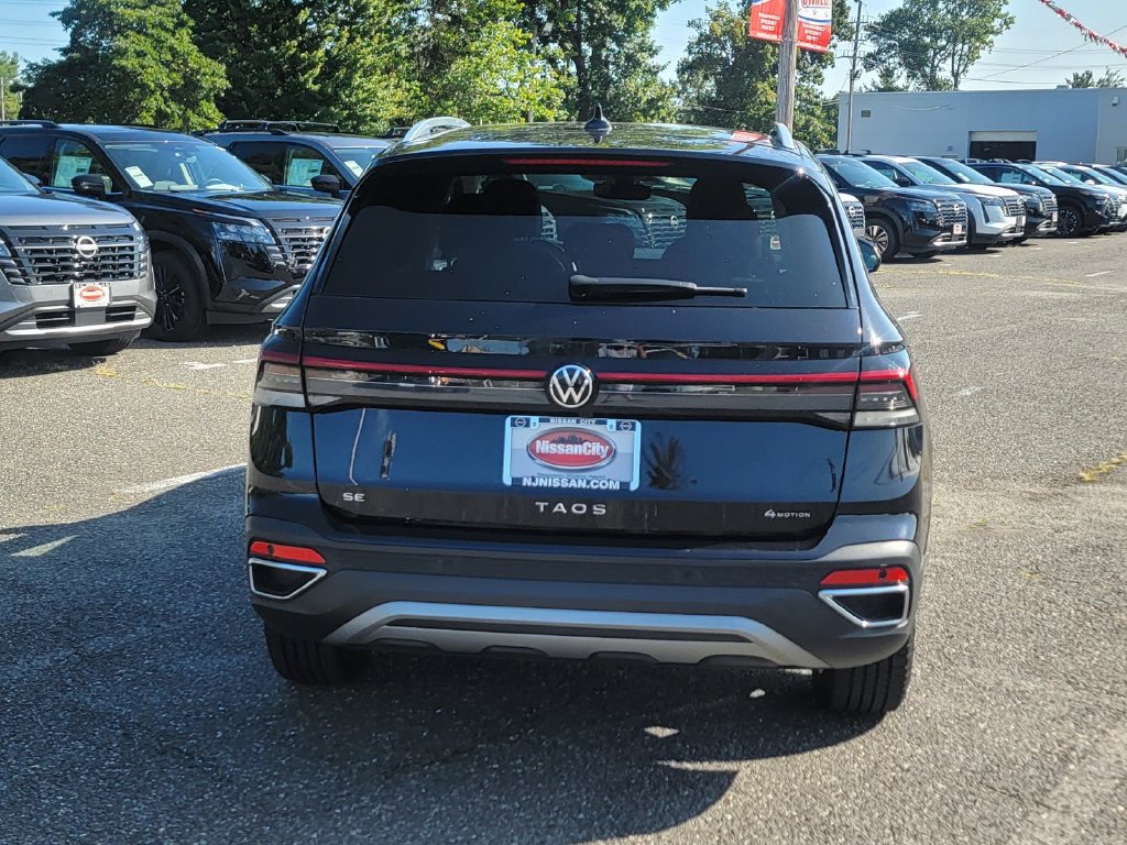 Used 2025 Volkswagen Taos SE AWD/4WD image 8