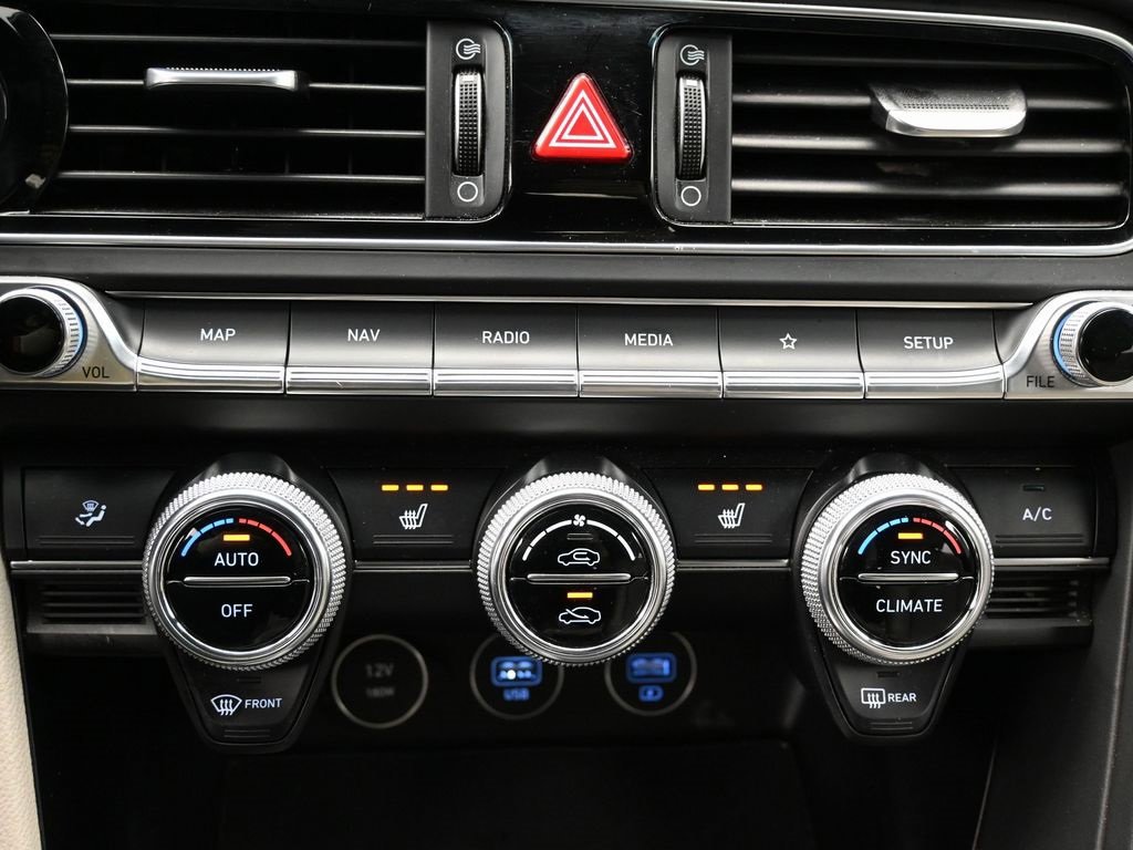 Used 2023 Genesis G70 2.0T image 27