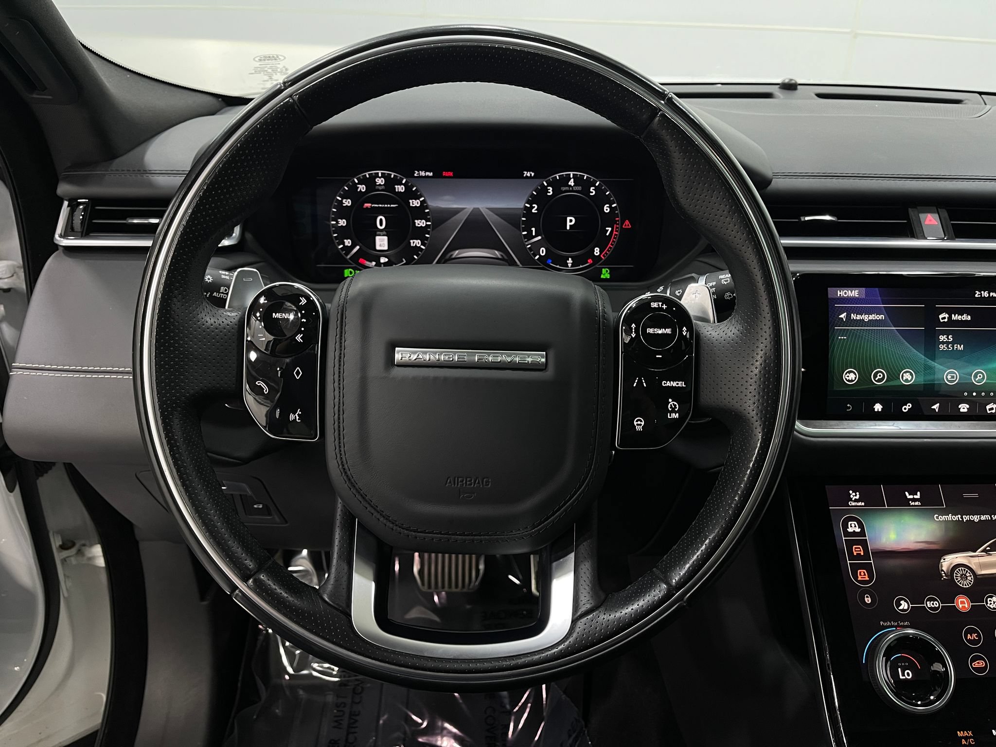 Used 2018 Land Rover Range Rover Velar R-Dynamic HSE AWD/4WD image 21