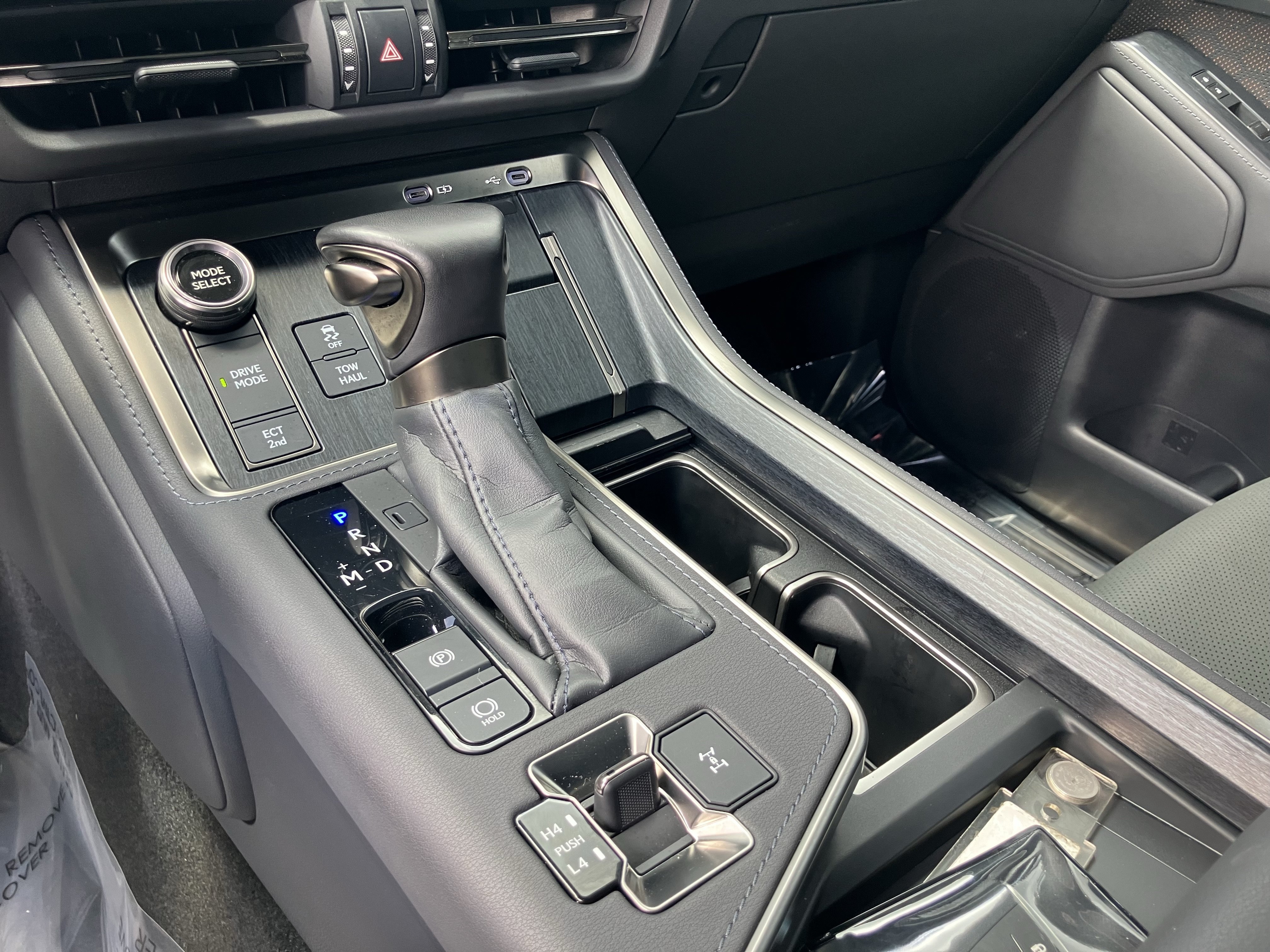 Used 2024 Lexus GX 550 w/ Cold Area Package AWD/4WD image 28