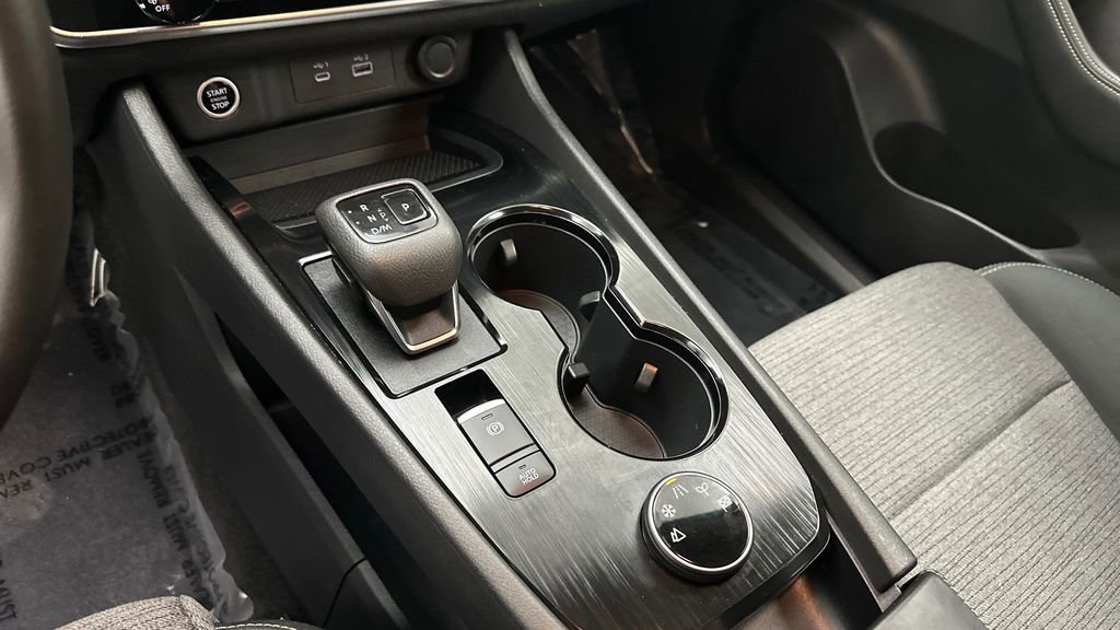 Used 2022 Nissan Rogue S image 14