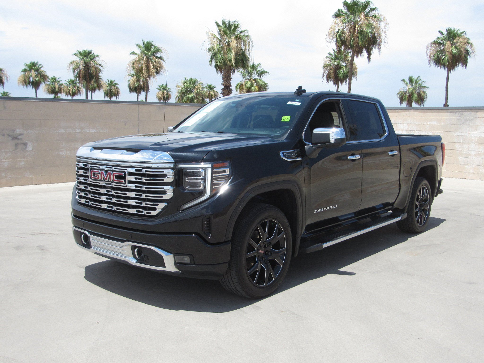 Used 2023 GMC Sierra 1500 Denali AWD/4WD image 1